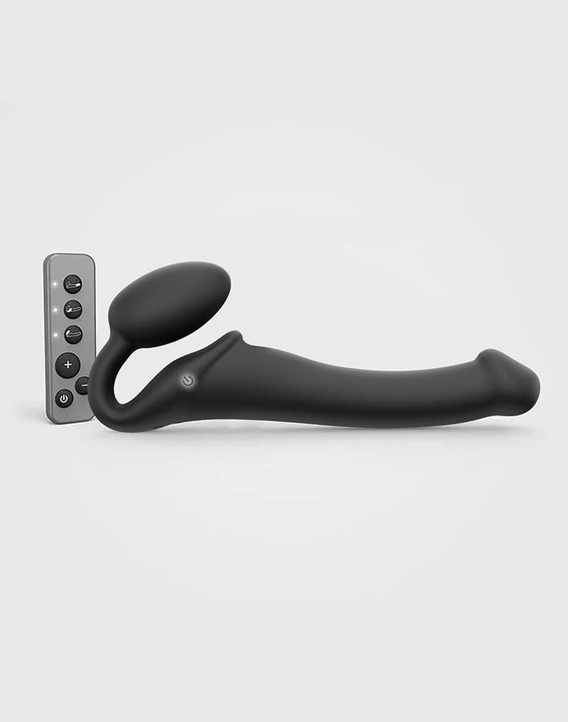 Strap-On-Me - Buigbare Strap-On Vibrator met Afstandsbediening Maat M - Zwart 6