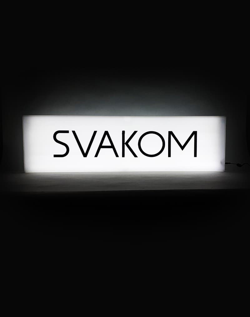 SVAKOM - Groot Lichtbord met Logo 1