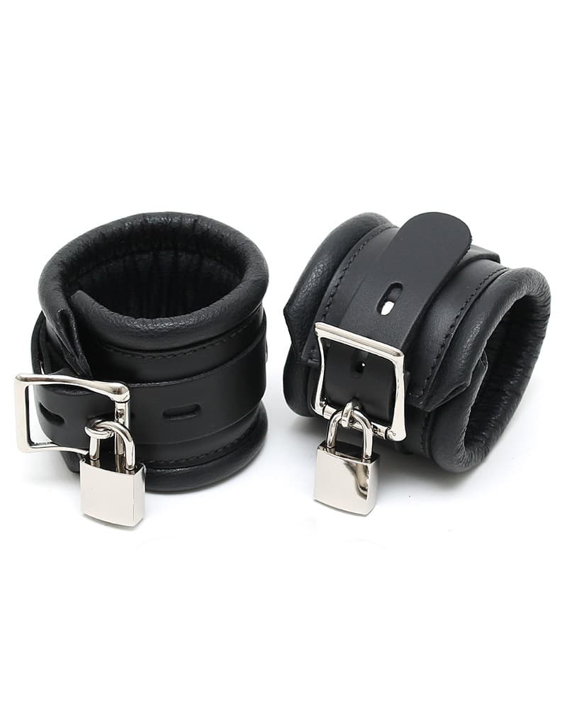 Rimba Restraint Ring met leren boeien en hangslot 6